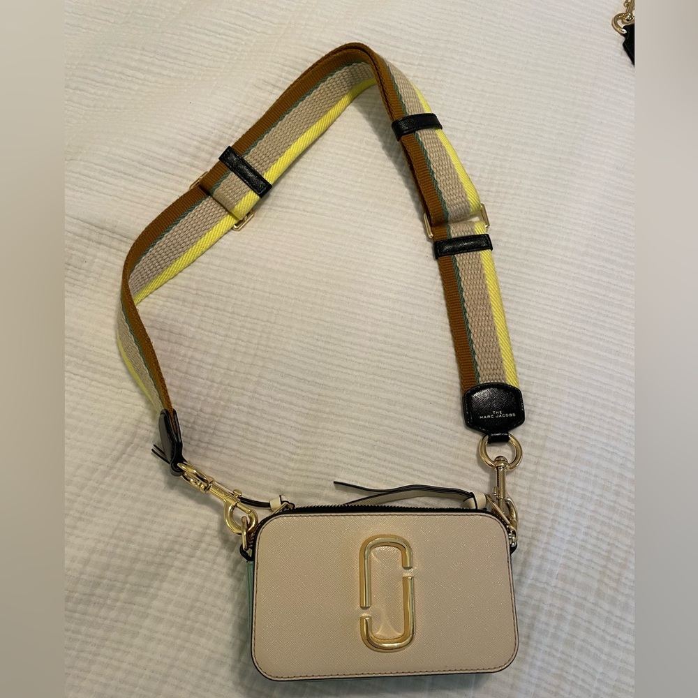 Marc Jacob’s SnapShot bag + extra Marc Jacob’s purse strap